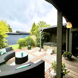Buddha Style Family House & Jacuzzi & Sauna Near Amsterdam Vijfhuizen