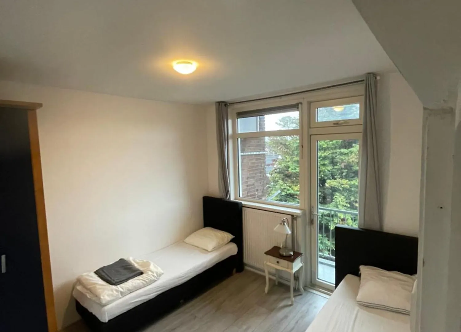 Sunny And Spacious Apartment Роттердам